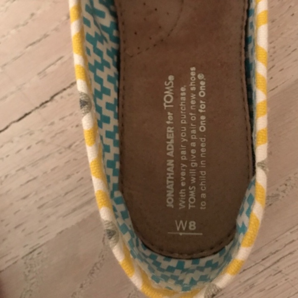 NWOT Toms - Picture 2 of 3